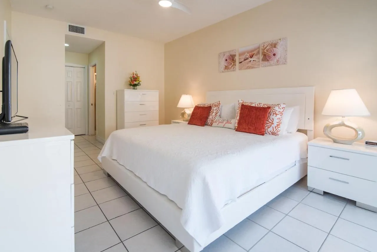**** Aparthotel Regal Beach Club George Town Kajmanské ostrovy