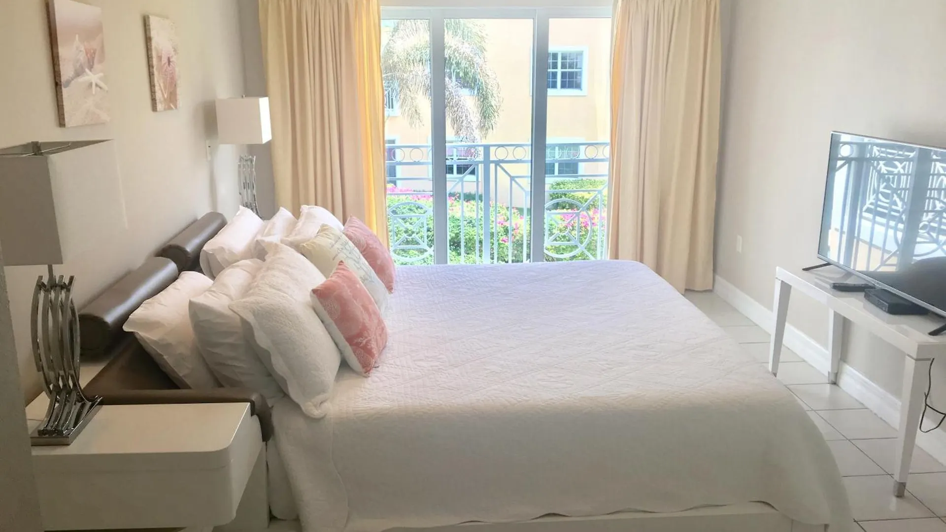 Regal Beach Club George Town 4*,