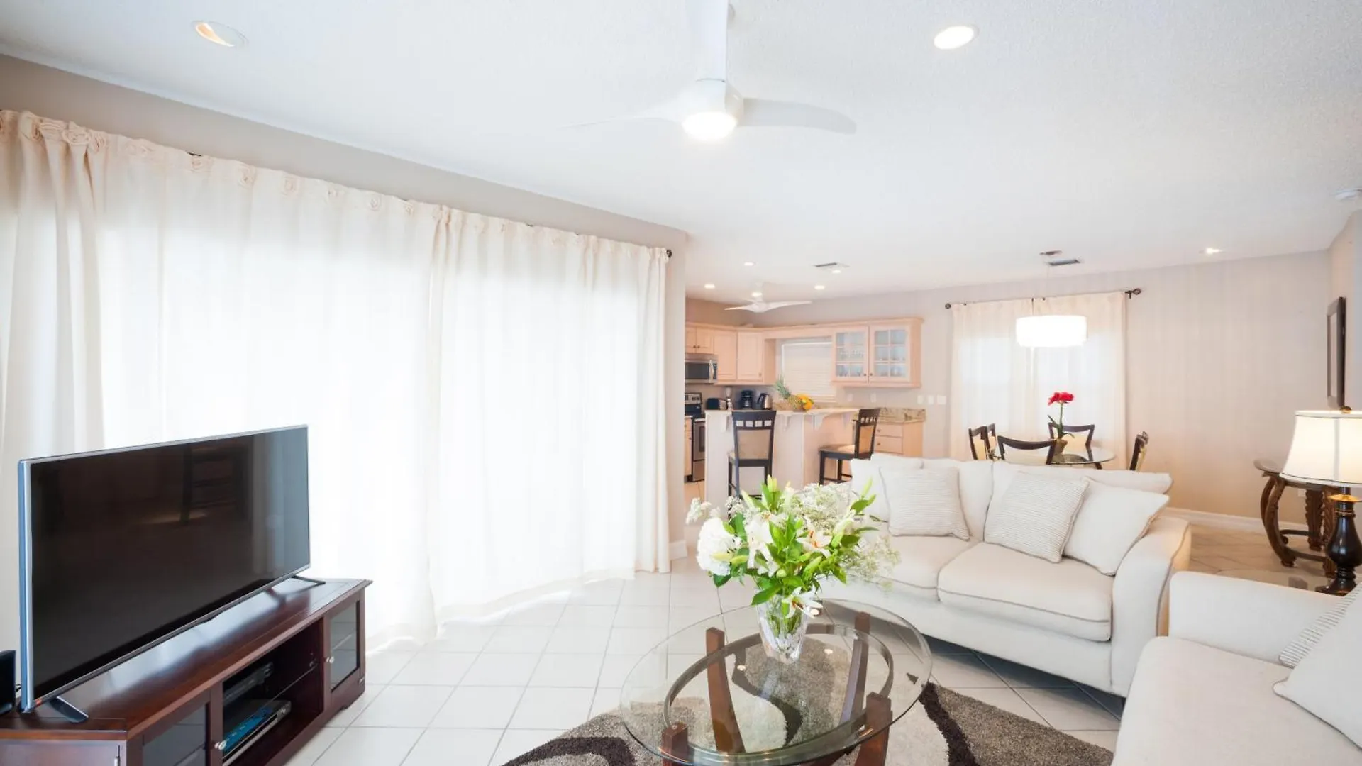 Hotel apartamentowy Regal Beach Club George Town