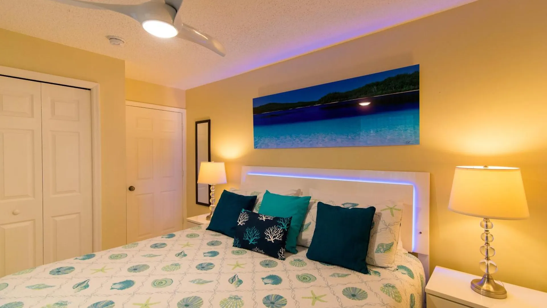 Regal Beach Club George Town Hotel apartamentowy