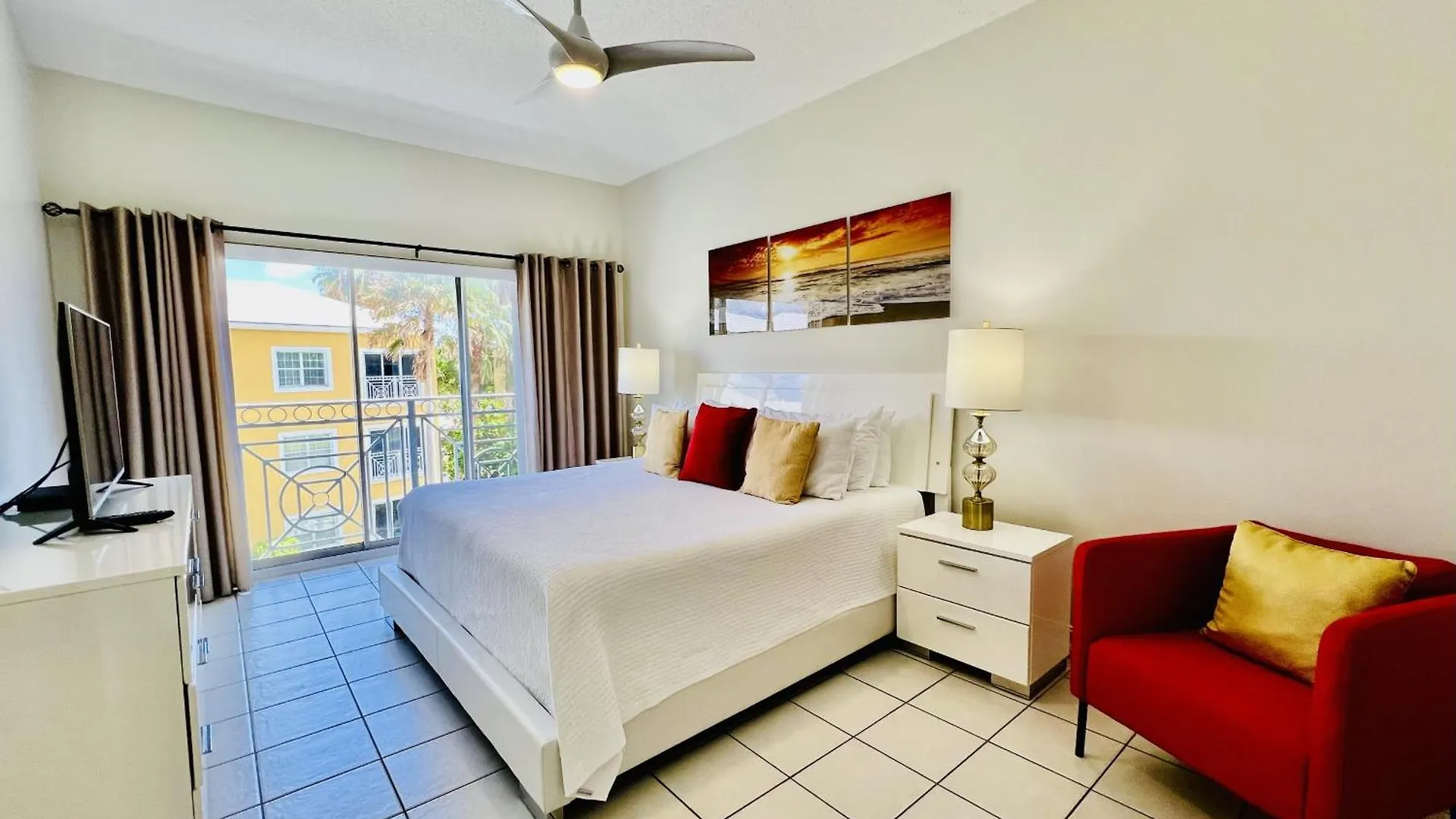 Hotel apartamentowy Regal Beach Club George Town